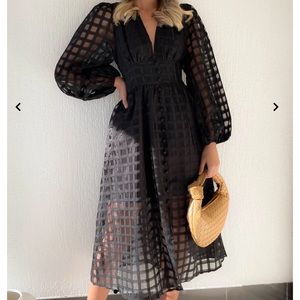NWT - Size 8 Gingham and Heels MIDI Black dress